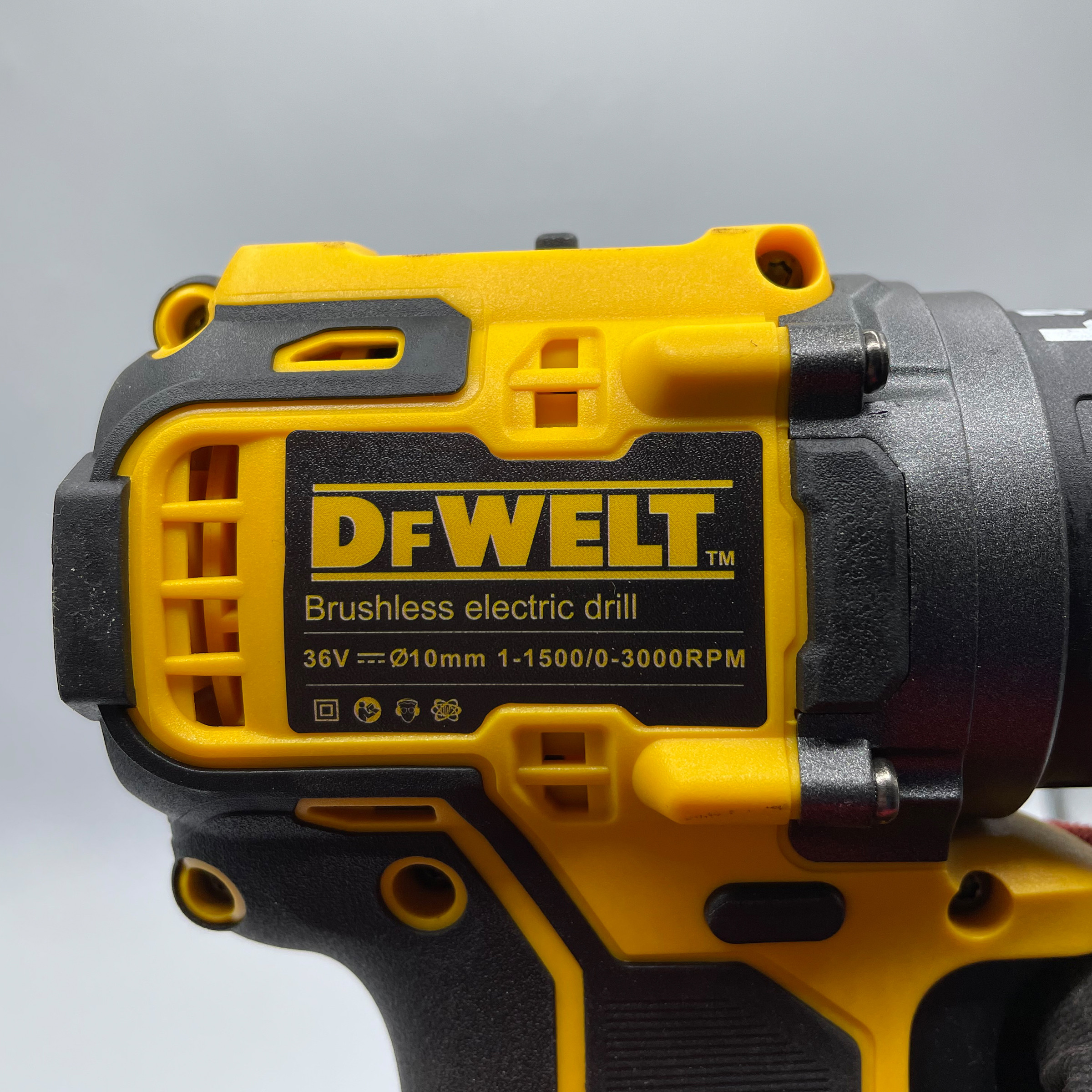 دریل پیچ گوشتی شارژی دی اف والت مدل DCD710Dk2