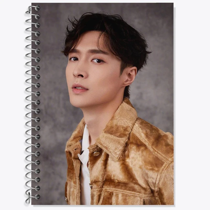 دفتر زبان 50 برگ خندالو مدل سه خط طرح لی گروه اکسو EXO کد 13446