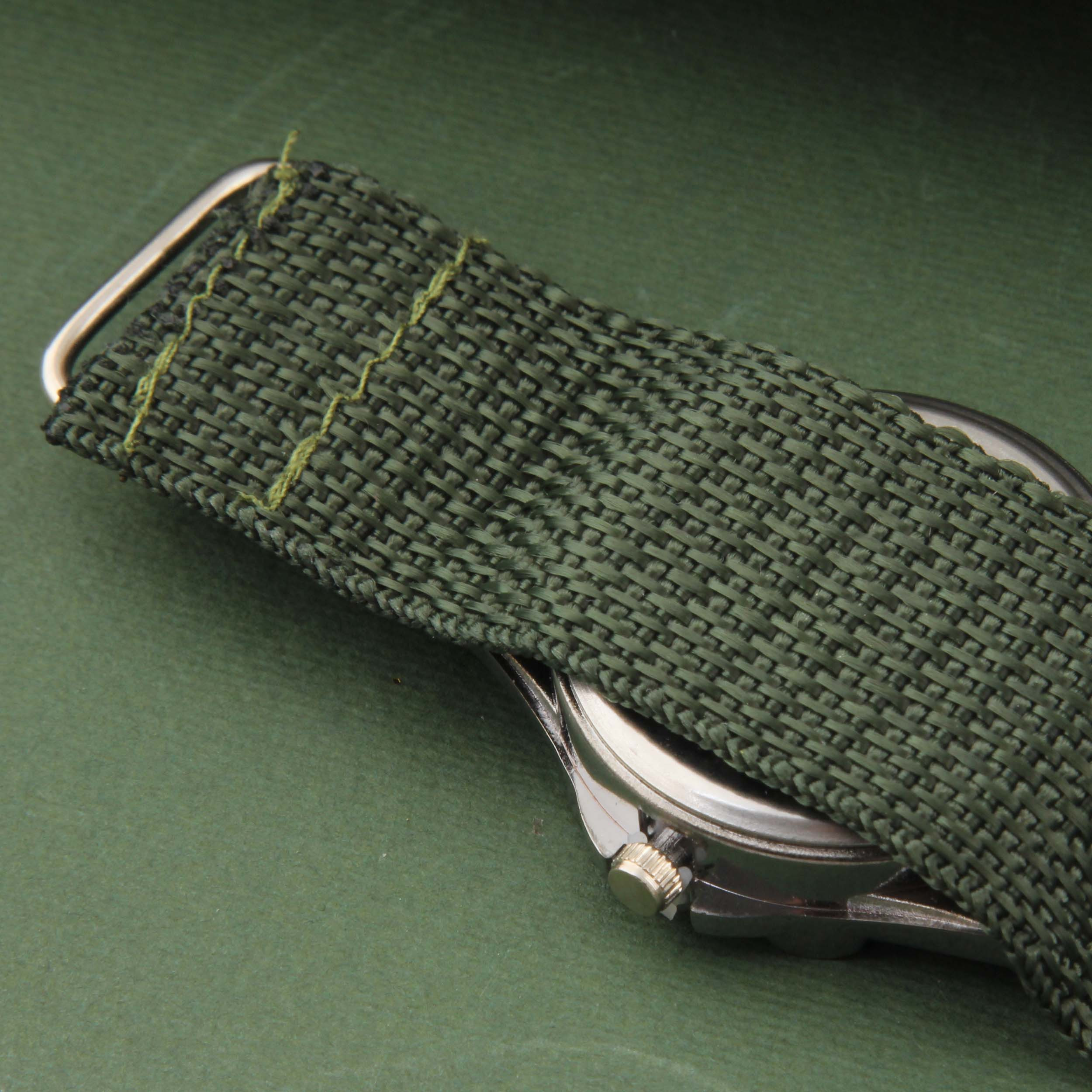 ساعت مچی عقربه ای پسرانه مدل ورزشی بند کتان کد WHK_087 ساعت مچی عقربه ای پسرانه مدل ورزشی بند کتان کد WHK_087