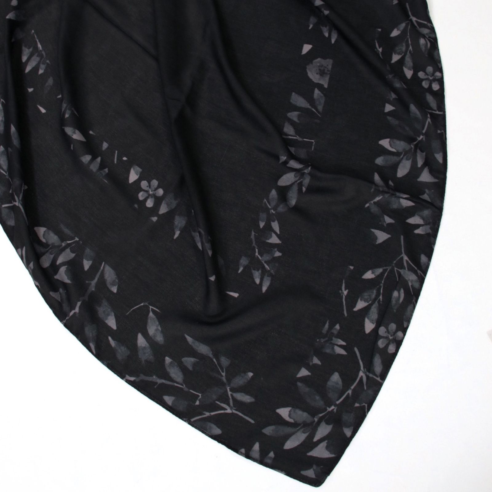 روسری زنانه مدل نخی ساده اربعین قواره 140 کد a-2650 - - 5