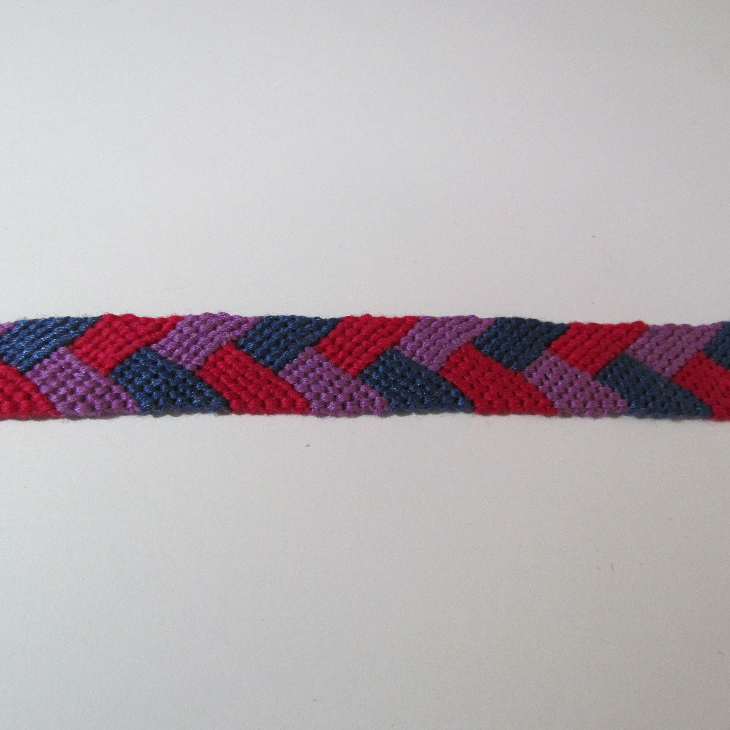 دستبند مدل نخی دستباف کد A5