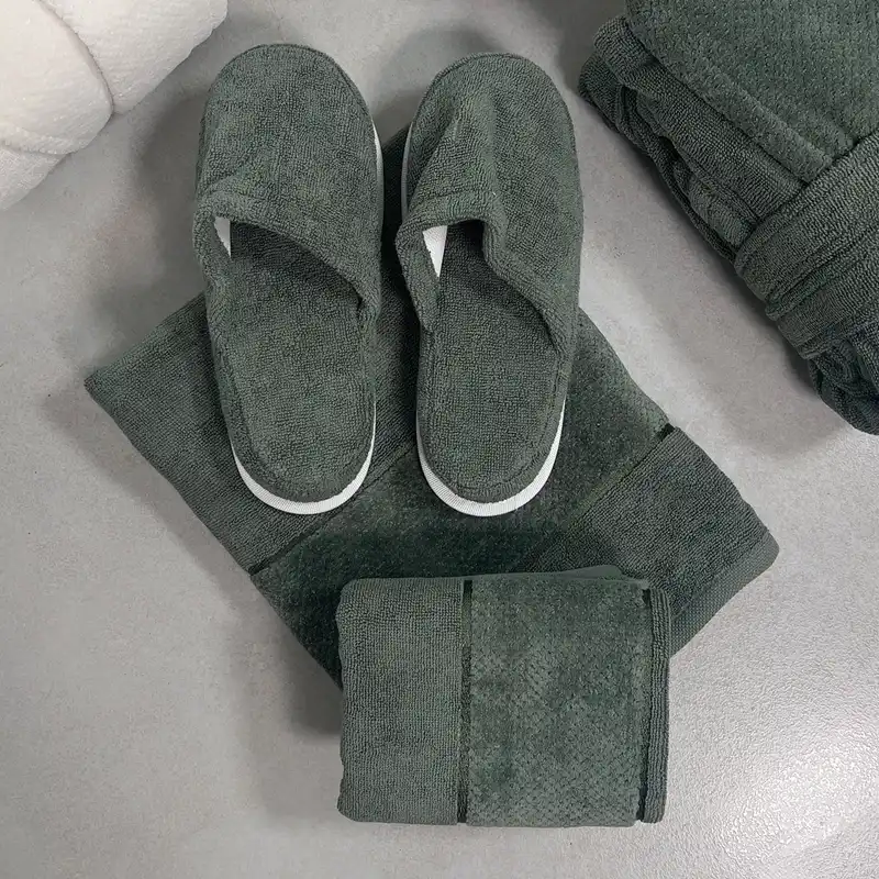 سرویس حوله پالتویی 11 تکه مدل عروس و داماد طرح میکرو کد 61891