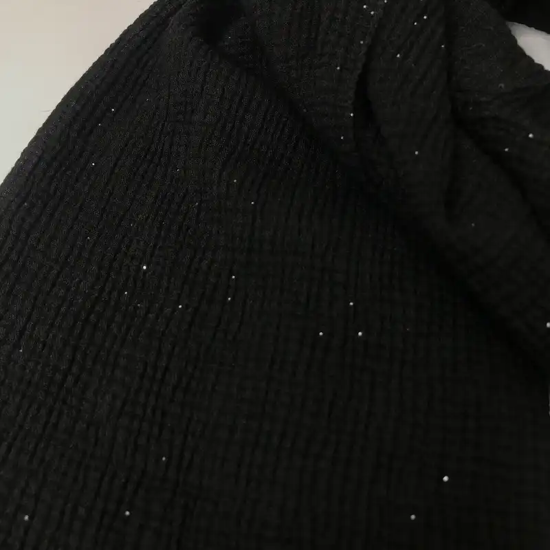 شال زنانه مدل پلیسه منگوله دار