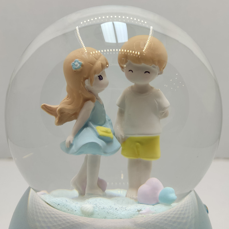 گوی موزیکال مدل پمپی طرح دیدار عاشقانه