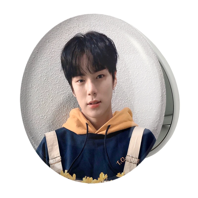 آینه جیبی خندالو طرح مینهیوک گروه مانستا اکس MONSTA X مدل تاشو کد 21167 