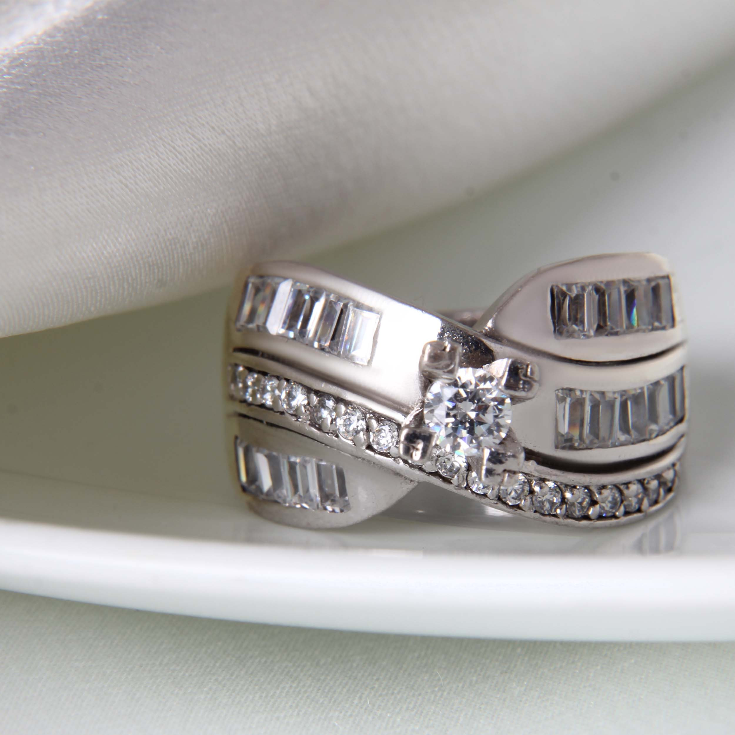 انگشتر نقره زنانه مدل رادیوم کد AWR_825