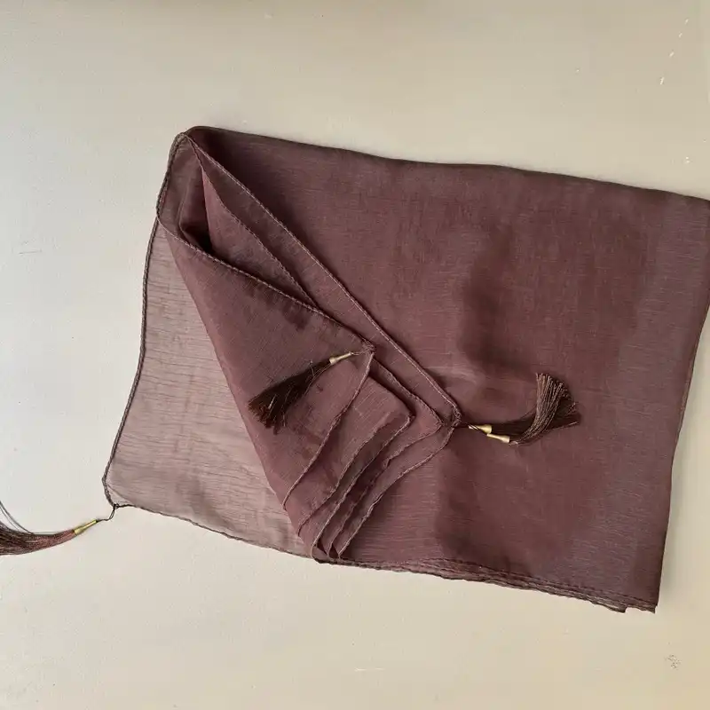 شال زنانه مدل حریر شیشه ای ساده نازک منگوله دار