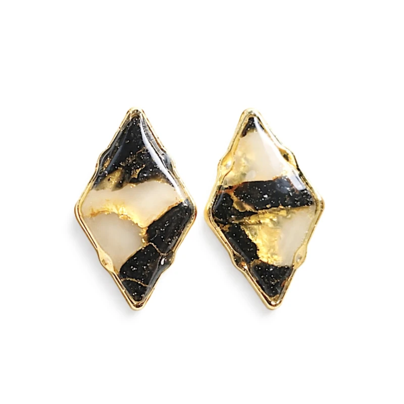 گوشواره میخی زنانه مدل سنگی ژوان 