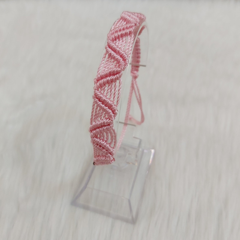 دستبند دخترانه مدل حصیری طرح بافت کد baf110 دستبند دخترانه مدل حصیری طرح بافت کد baf110