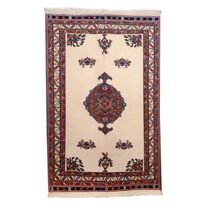 گلیم دستباف یک و نیم متری طرح ترنج مدل AA78