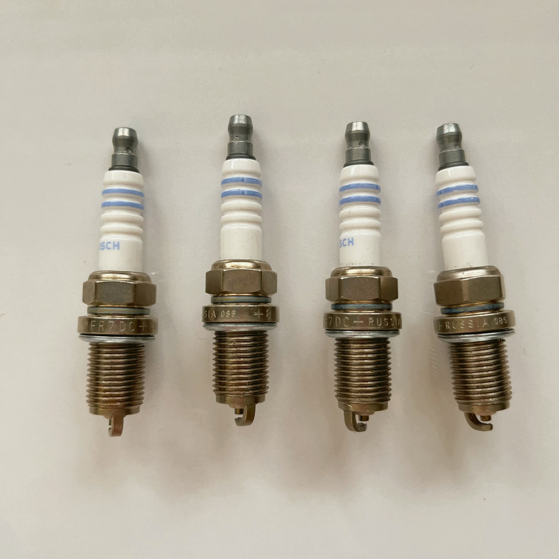 شمع خودرو بوش مدل FR7DC+8 Russia بسته 4 عددی