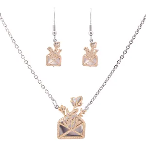 نیم ست  زنانه طرح  پاکت و گل کد 790