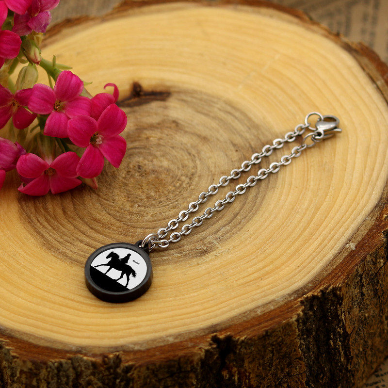 آویز ساعت زنانه ناکسیگو مدل شب تاب طرح اسب سواری کد AW8943 آویز ساعت زنانه ناکسیگو مدل شب تاب طرح اسب سواری کد AW8943