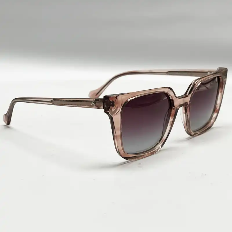 عینک آفتابی زنانه آنتونیو باندراس مدل PLUS0174