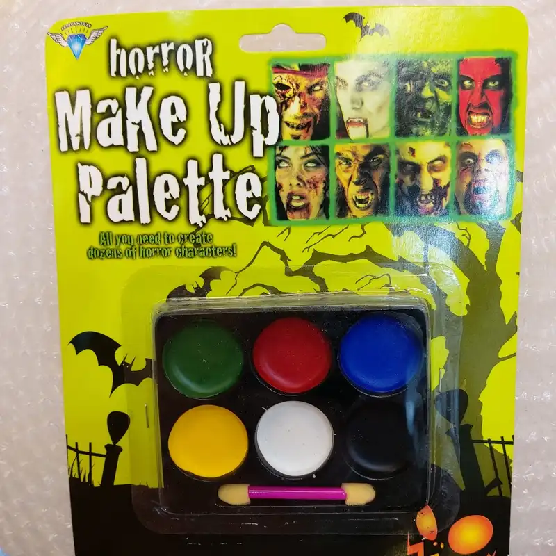 ابزار شوخی مدل گریم خون آشام