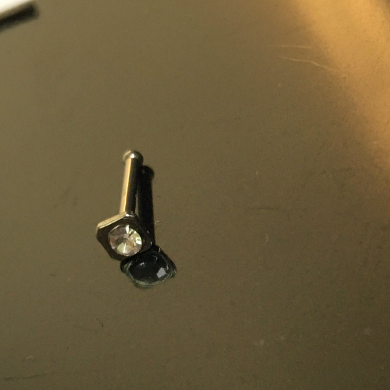 پیرسینگ بینی زنانه مدل نگین دار