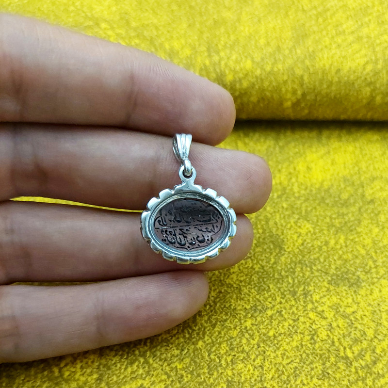 آویز گردنبند نقره مدل وَلَايَةُ عَلِيِّ بْنِ أَبِي طَالِبٍ VM8594 آویز گردنبند نقره مدل وَلَايَةُ عَلِيِّ بْنِ أَبِي طَالِبٍ VM8594