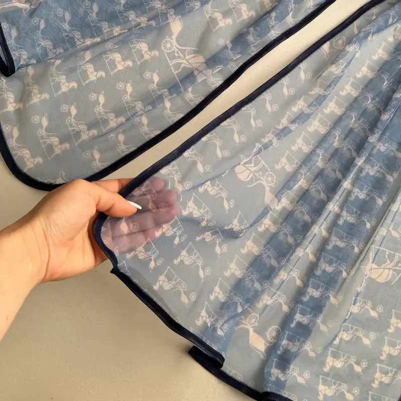 شال زنانه مدل توری تابستانی طرح کالسکه و اسب ریز