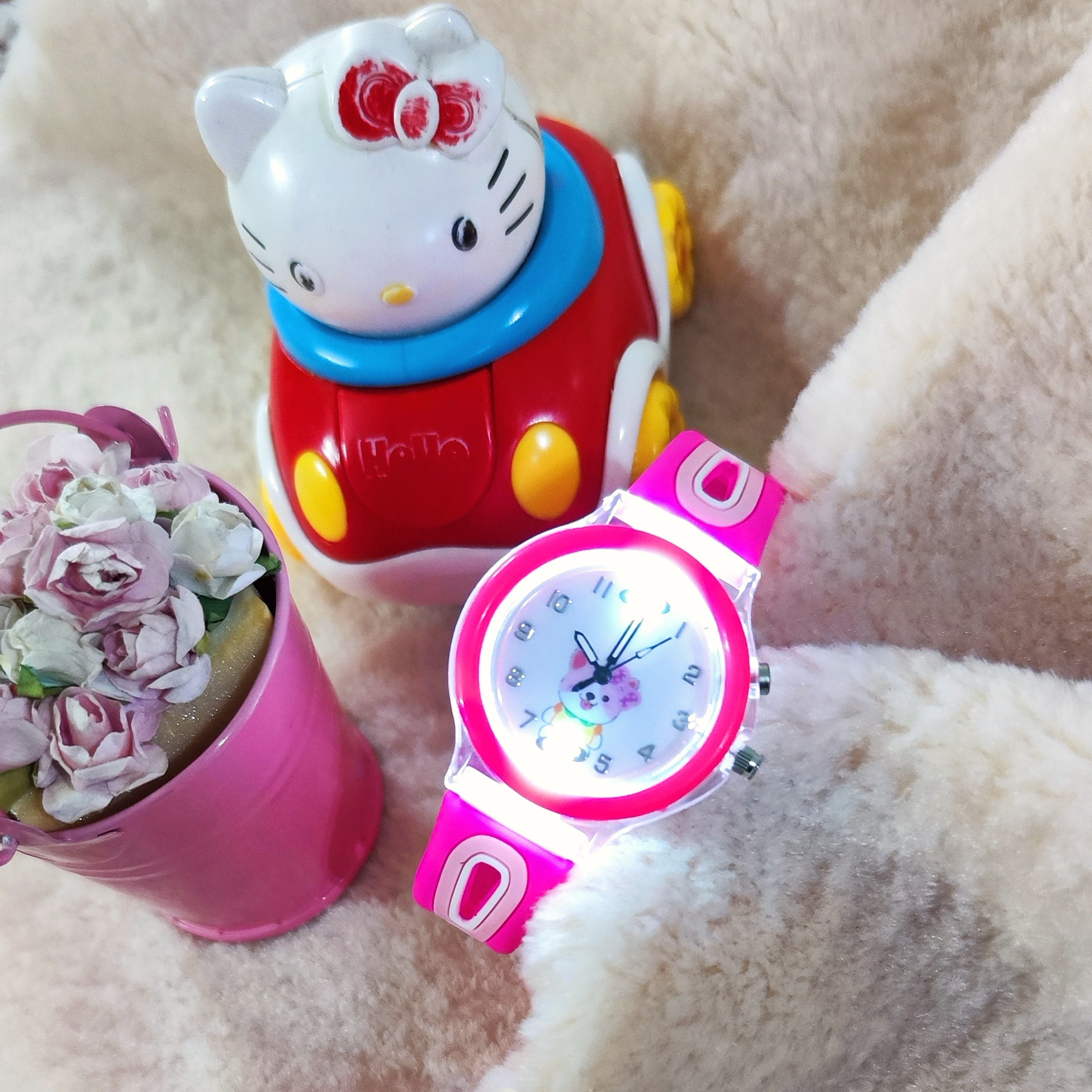 ساعت مچی عقربه ای بچگانه مدل چراغدار بند TPU کد 1 ساعت مچی عقربه ای بچگانه مدل چراغدار بند TPU کد 1