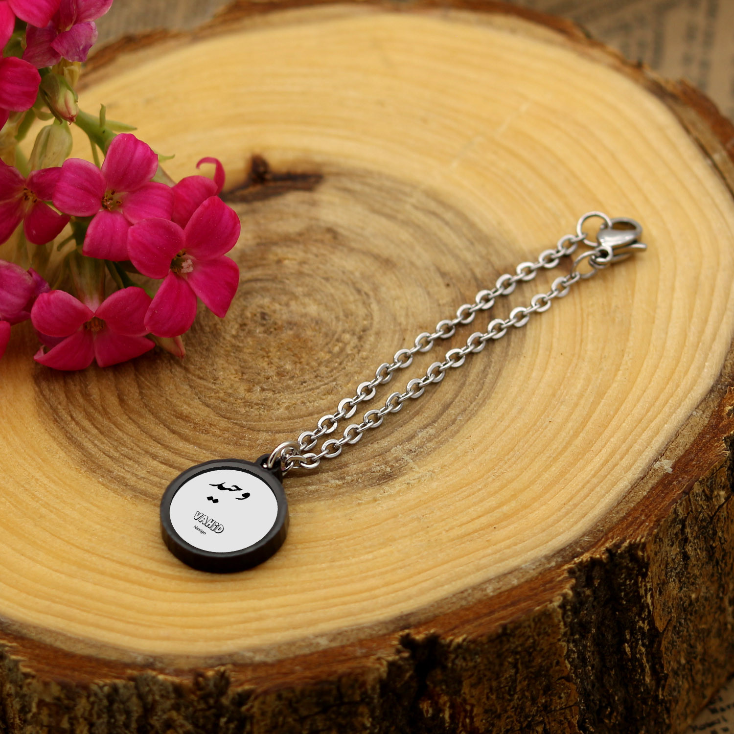 آویز ساعت زنانه ناکسیگو مدل شب تاب طرح وحید کد AW9232