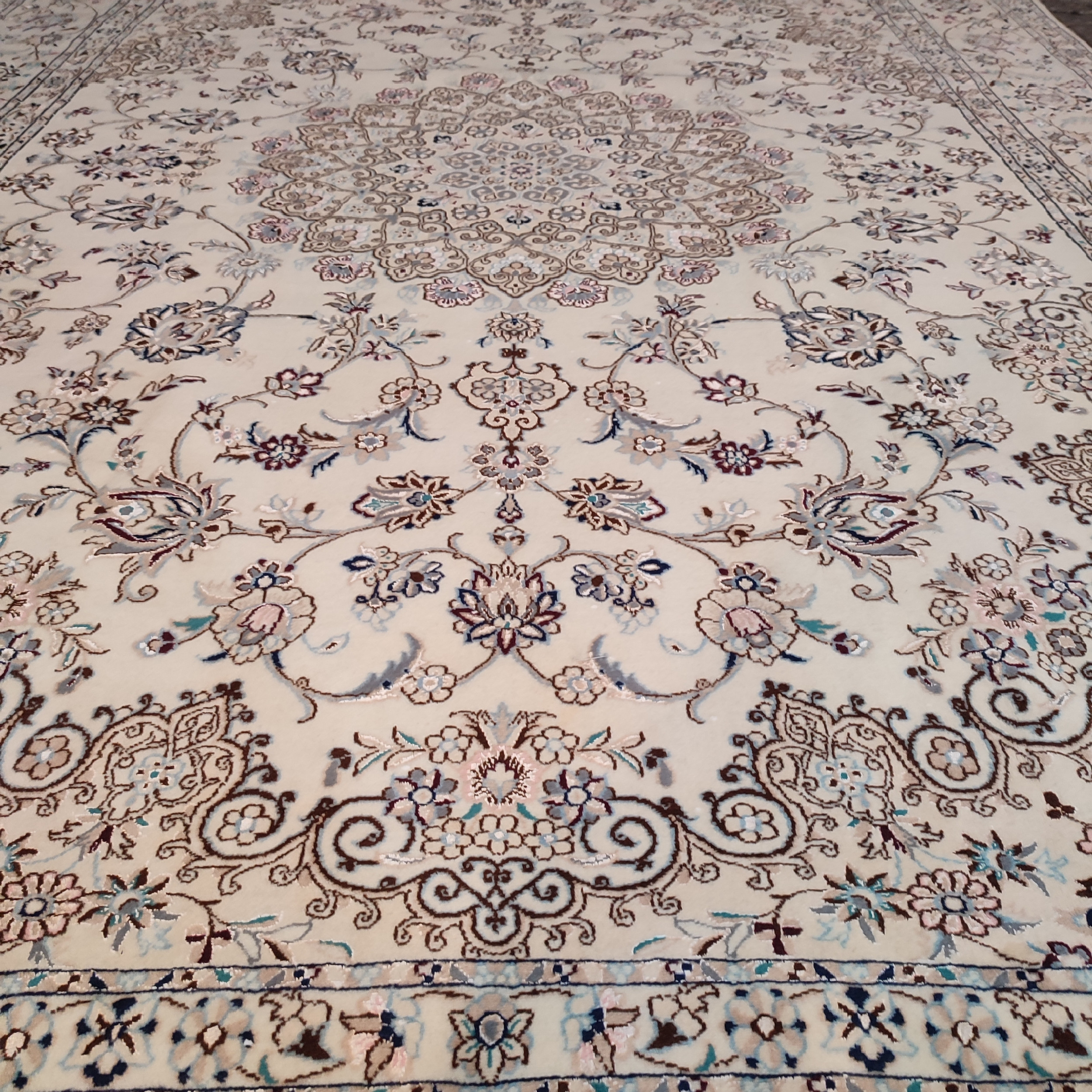 فرش دستباف 9 متری مدل نایین D یک جفت