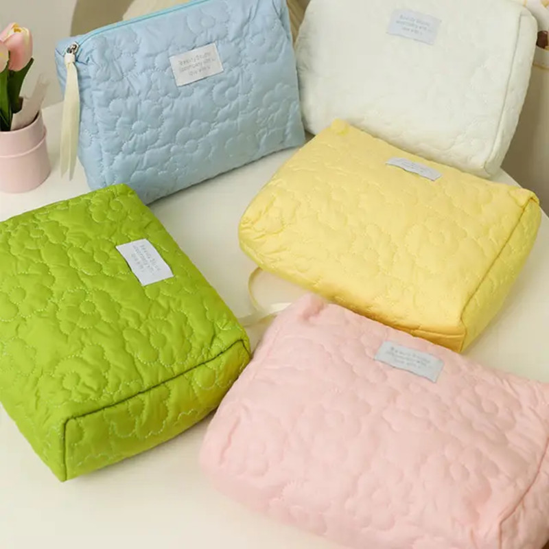 کیف لوازم آرایش زنانه مدل فلورا