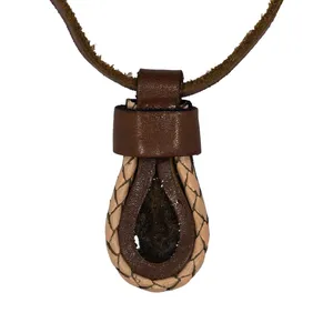 گردنبند دست ساز زنانه مدل اشک خاک چرم طبیعی