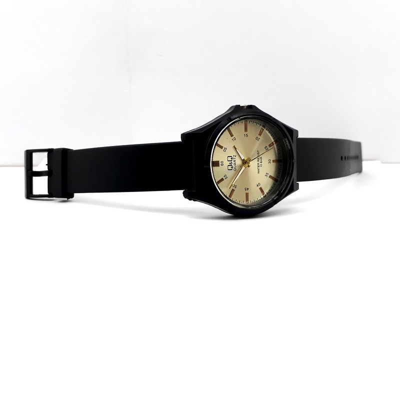 ساعت مچی عقربه ای مدل کلاسیک کد q2