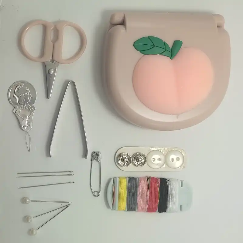 جعبه ابزار خیاطی مدل مسافرتی طرح هلو مجموعه 20 عددی