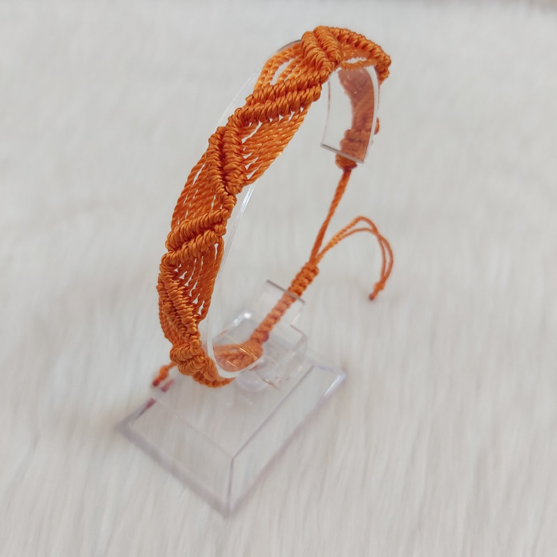 دستبند دخترانه مدل حصیری طرح بافت کد baf110 دستبند دخترانه مدل حصیری طرح بافت کد baf110