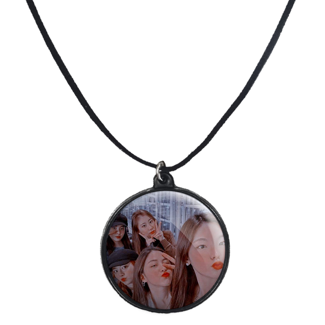 گردنبند پرمانه طرح گروه موسیقی ایتزی کد pmb.13197 مدل دو طرفه