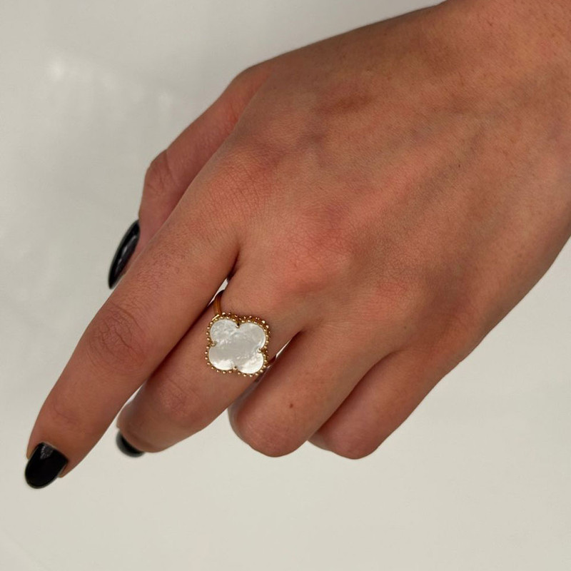 انگشتر طلا 18 عیار زنانه ماوی گالری مدل تک ونکلیف صدف