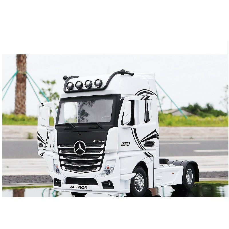 ماشین بازی مدل benz actros