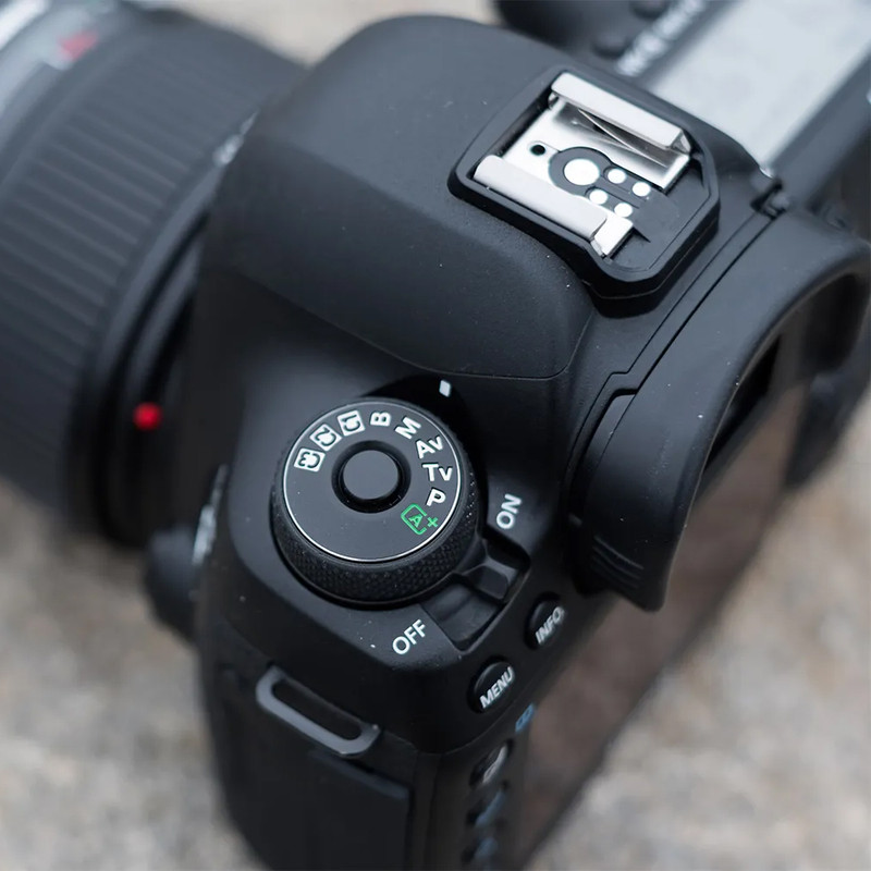 دوربین دیجیتال کانن مدل EOS 5D Mark IV به همراه لنز 24-105 میلی متر F4 L IS II