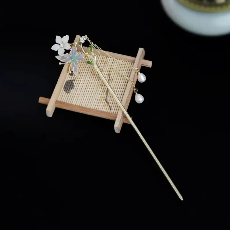 گیره مو زنانه مدل کانزاشی طرح پروانه و گل آویزدار