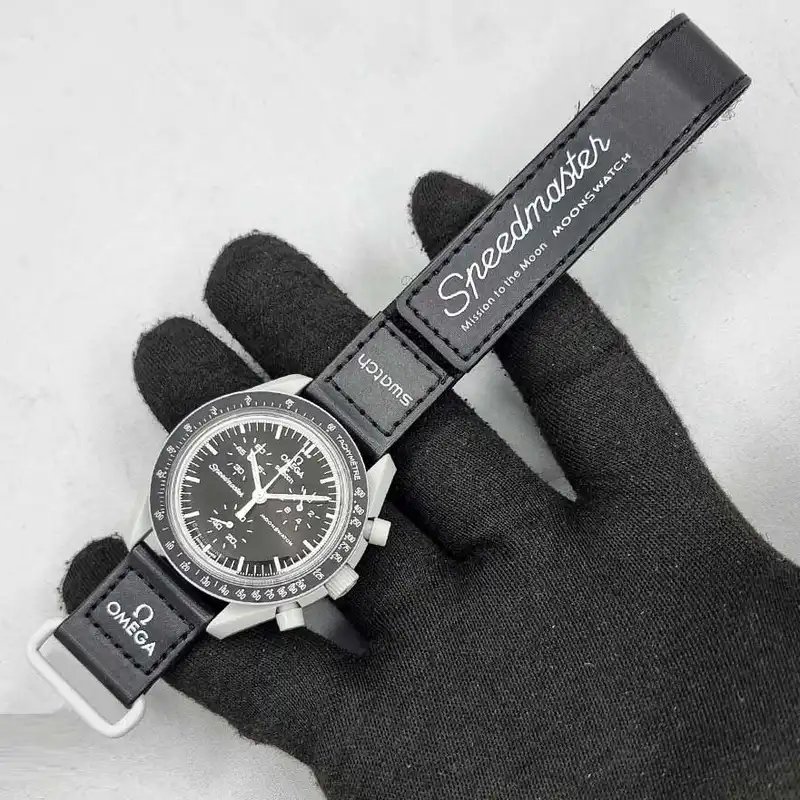 ساعت مچی عقربه ای مدل mision to moon