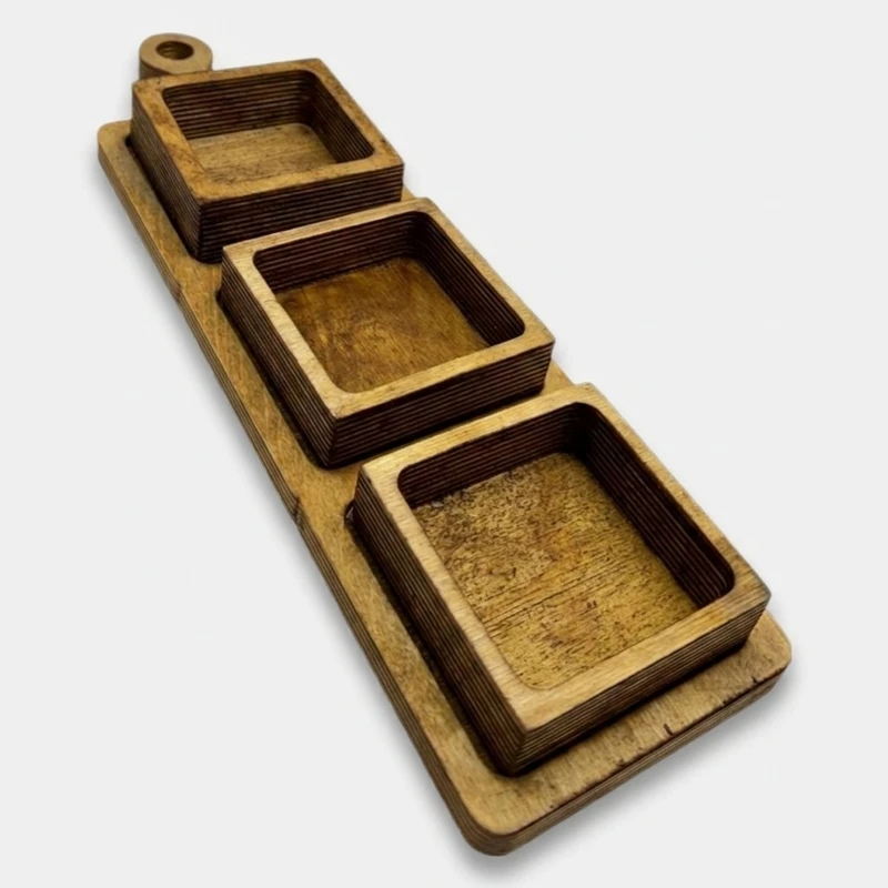 اردوخوری چوبی طبیعی با 3 ظرف مربعی روی سینی مستطیلی
