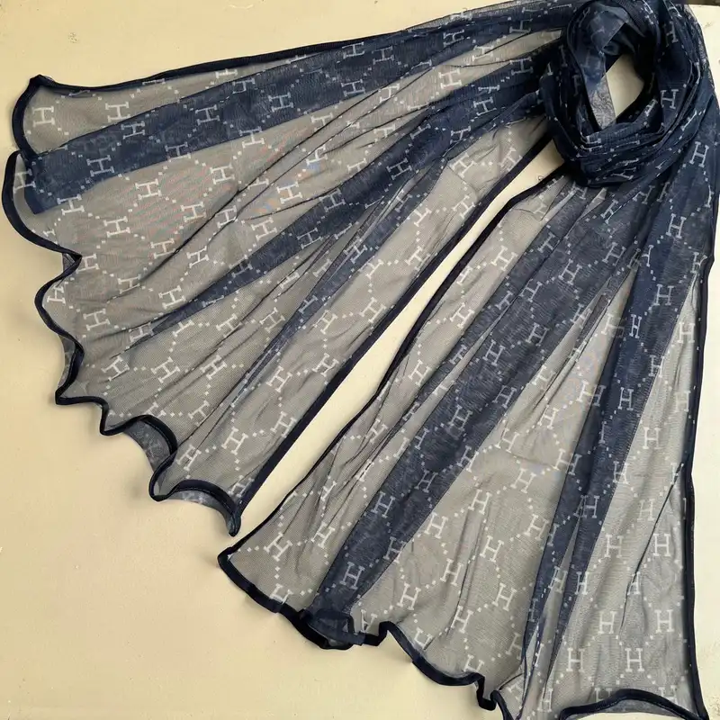 شال زنانه مدل توری مزونی طرح زنجیری تابستانی فانتزی