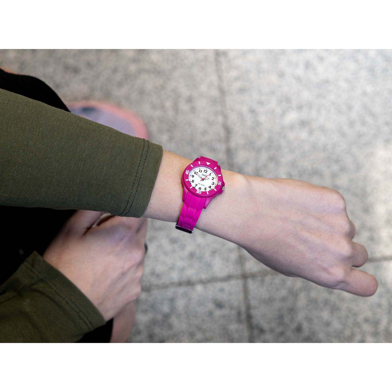 ساعت مچی عقربه ای بچگانه کیو اند کیو مدل V26A-005VY