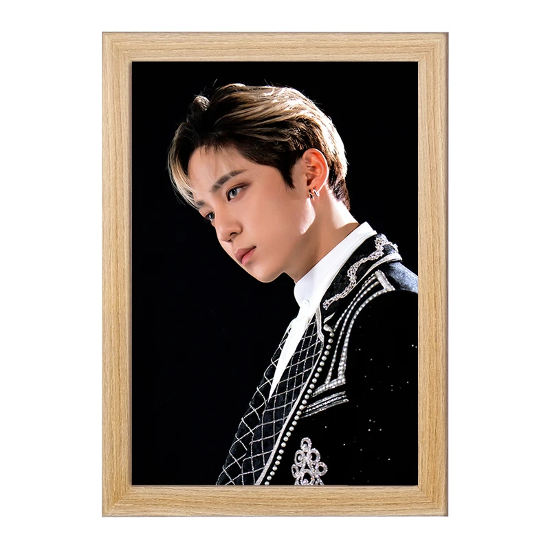 تابلو خندالو مدل یونهو گروه ایتیز ATEEZ  کد 21213