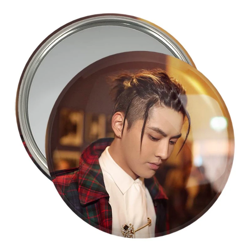 آینه جیبی خندالو مدل کریس وو گروه اکسو EXO  کد 13423