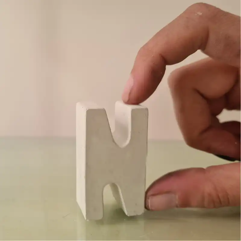 استند رومیزی تزیینی مدل حرف N