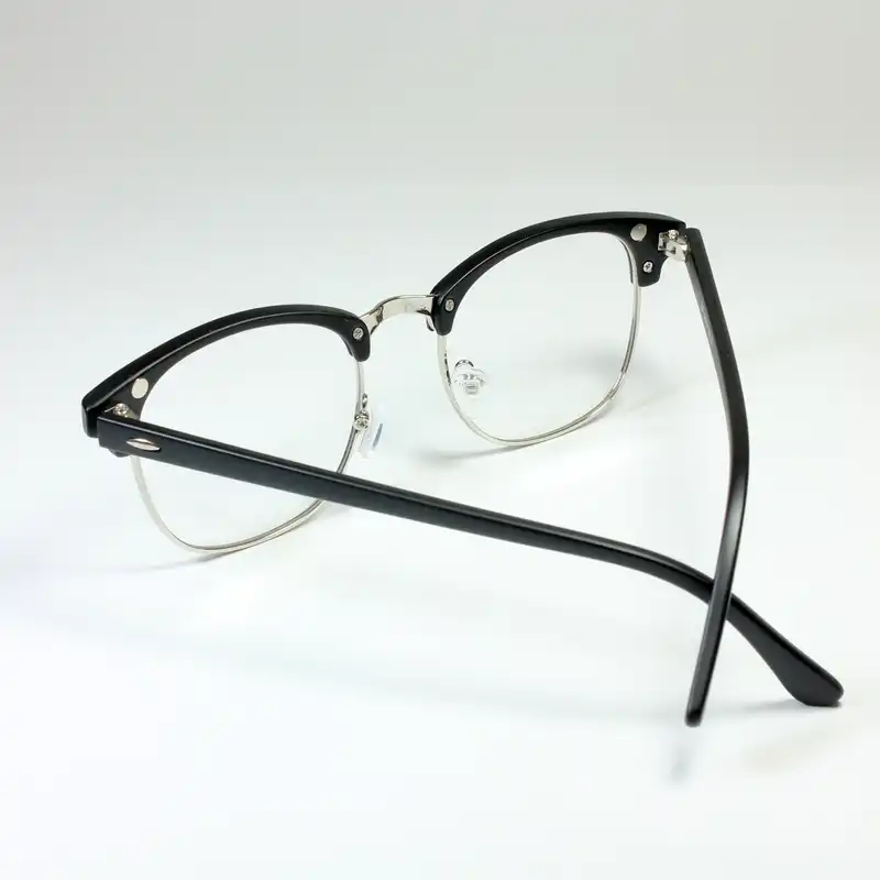 فریم عینک طبی مدل 2218 به همراه کاور آفتابی مجموعه 5 عددی