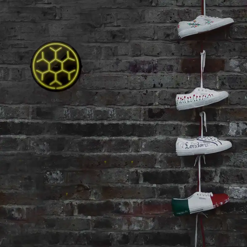 چراغ دیواری نئون دیزاین مدل Soccer-Ball-BL_YL