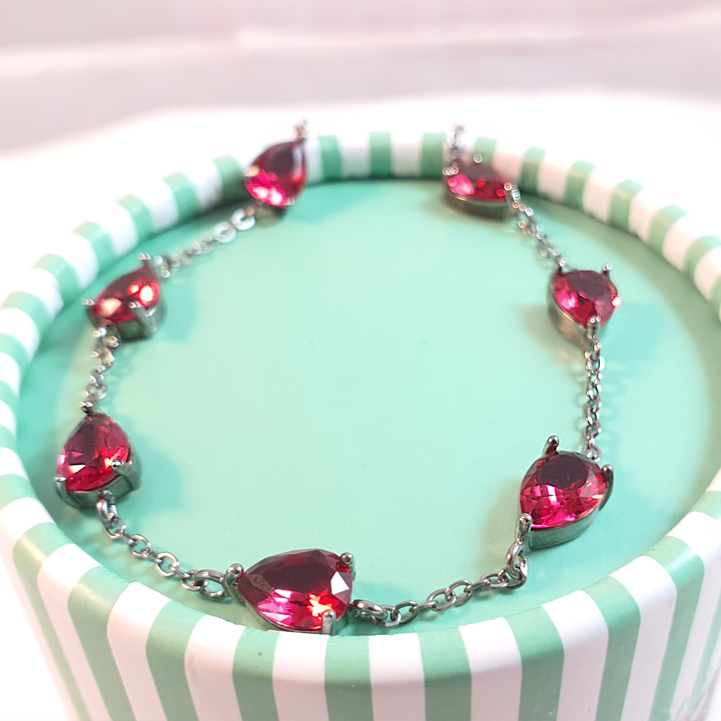 پابند زنانه مدل جواهری نگین اشکی r1003