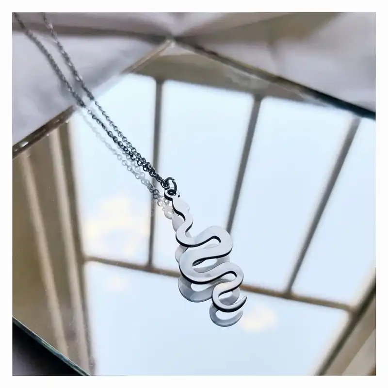 گردنبند زنانه مدل استیل طرح مار