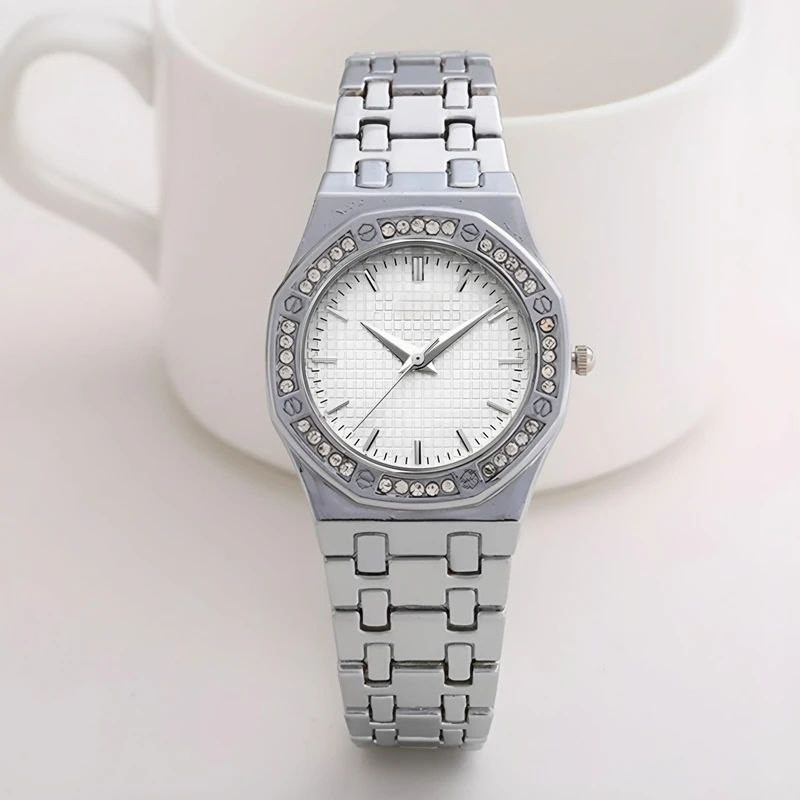 ساعت مچی عقربه‌ای کوارتز زنانه مدل کلاسیک دور نگین کد 01