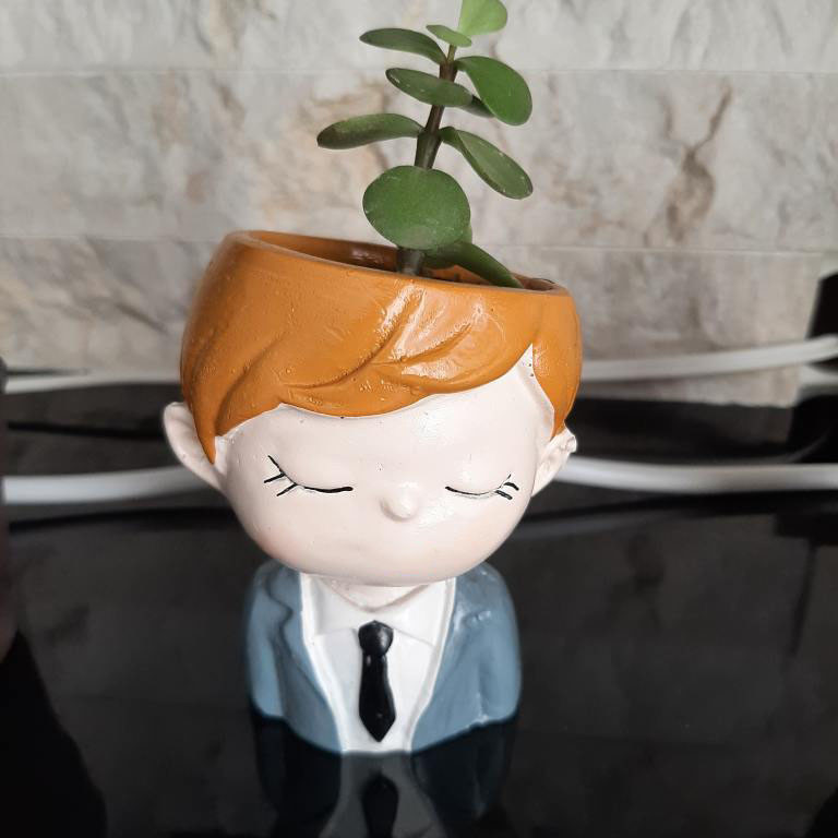 گلدان آوش مدل پسر کرواتی