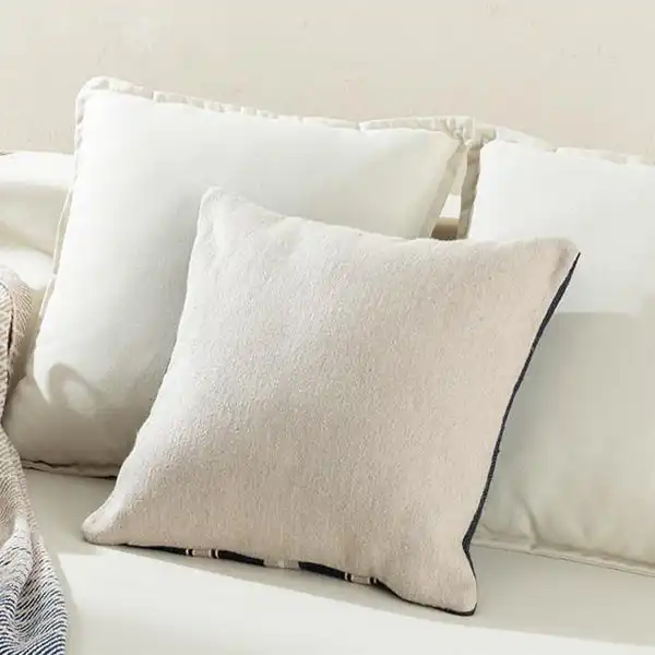 کاور کوسن انگلیش هوم مدل Philippa Dokuma