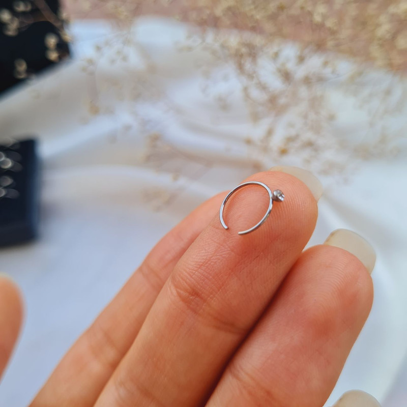 پیرسینگ بینی زنانه مدل حلقه تک نگین کد 1 پیرسینگ بینی زنانه مدل حلقه تک نگین کد 1